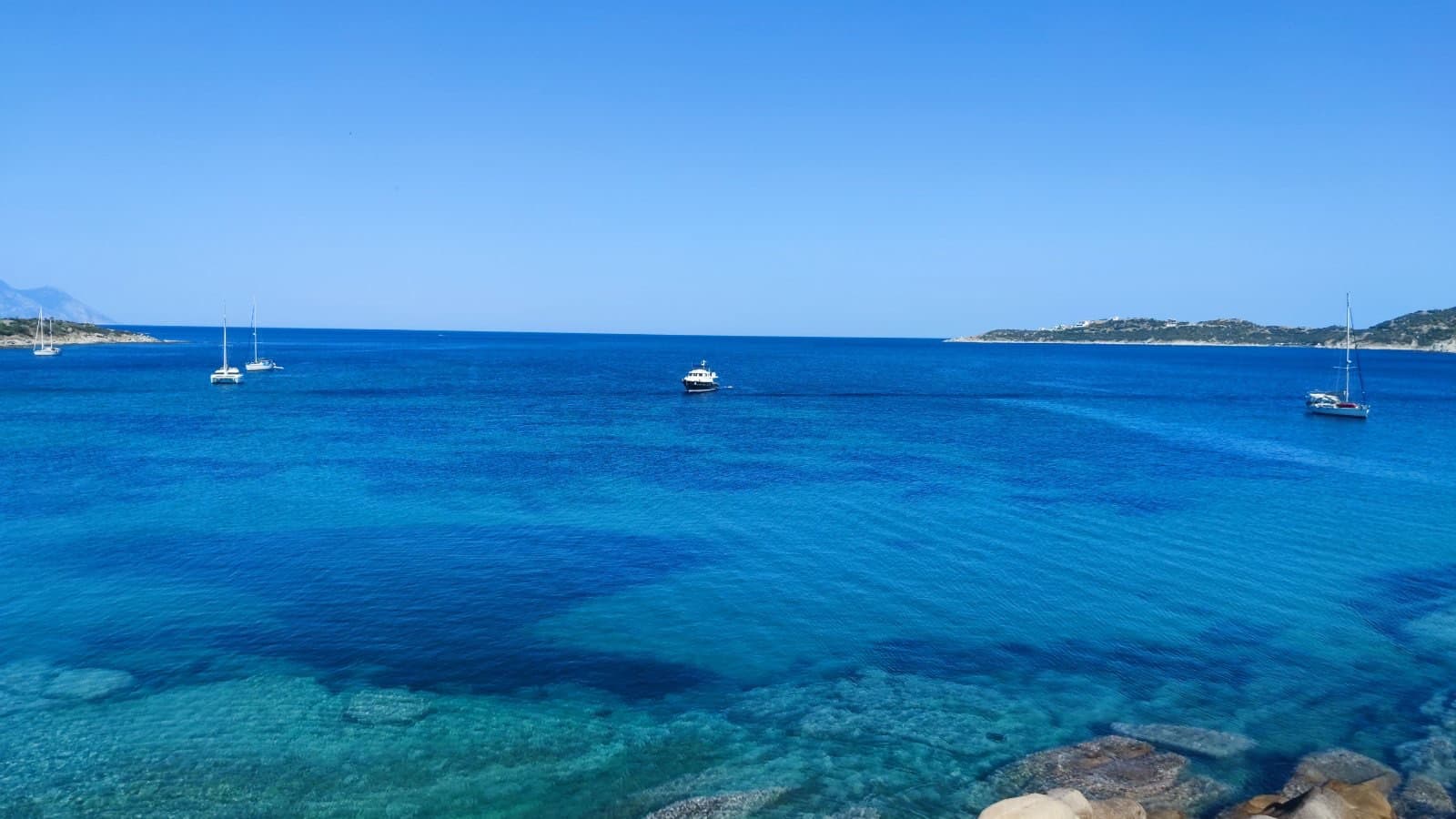 Blue sea at Valti Beach